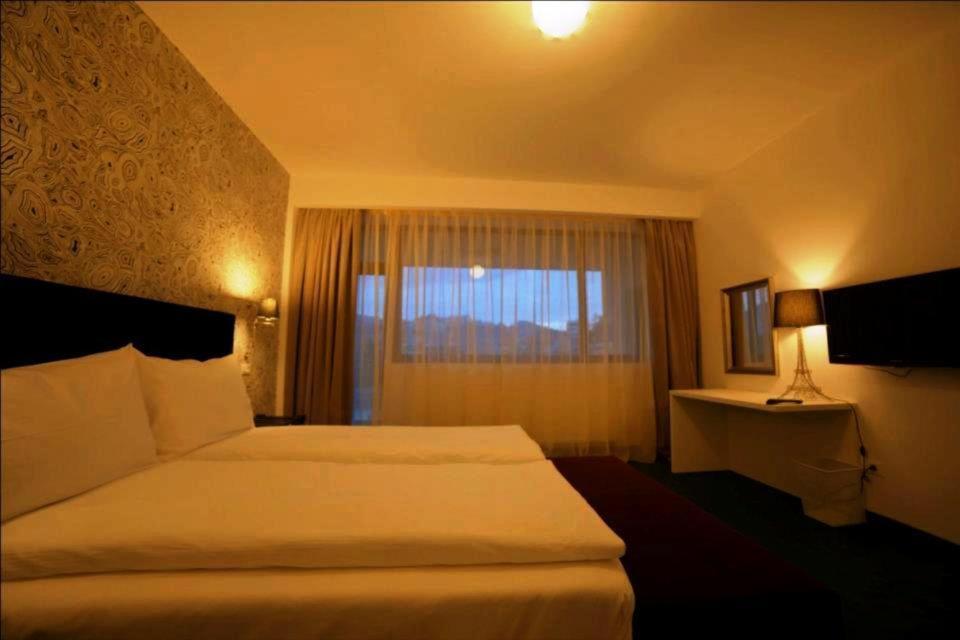 Apart Hotel Vlad Tepes Brasov Exterior photo
