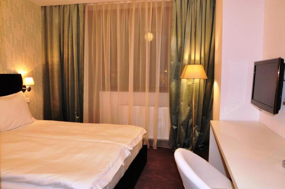 Apart Hotel Vlad Tepes Brasov Exterior photo