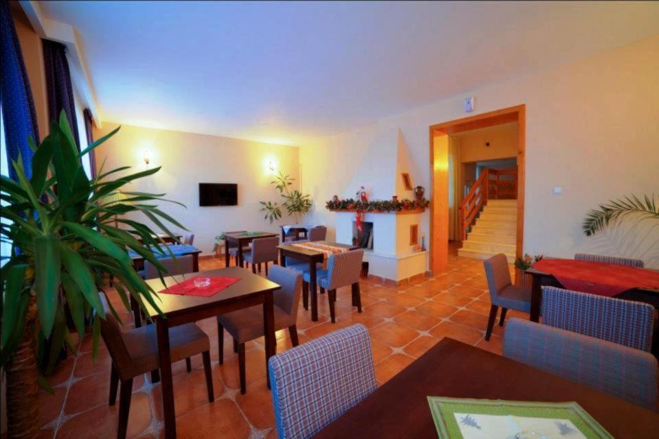 Apart Hotel Vlad Tepes Brasov Exterior photo